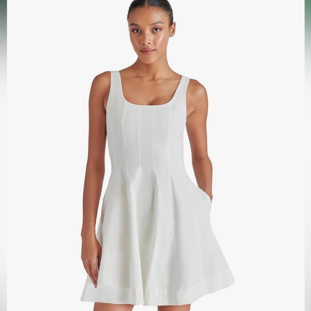 Elegant White Sleeveless Dress